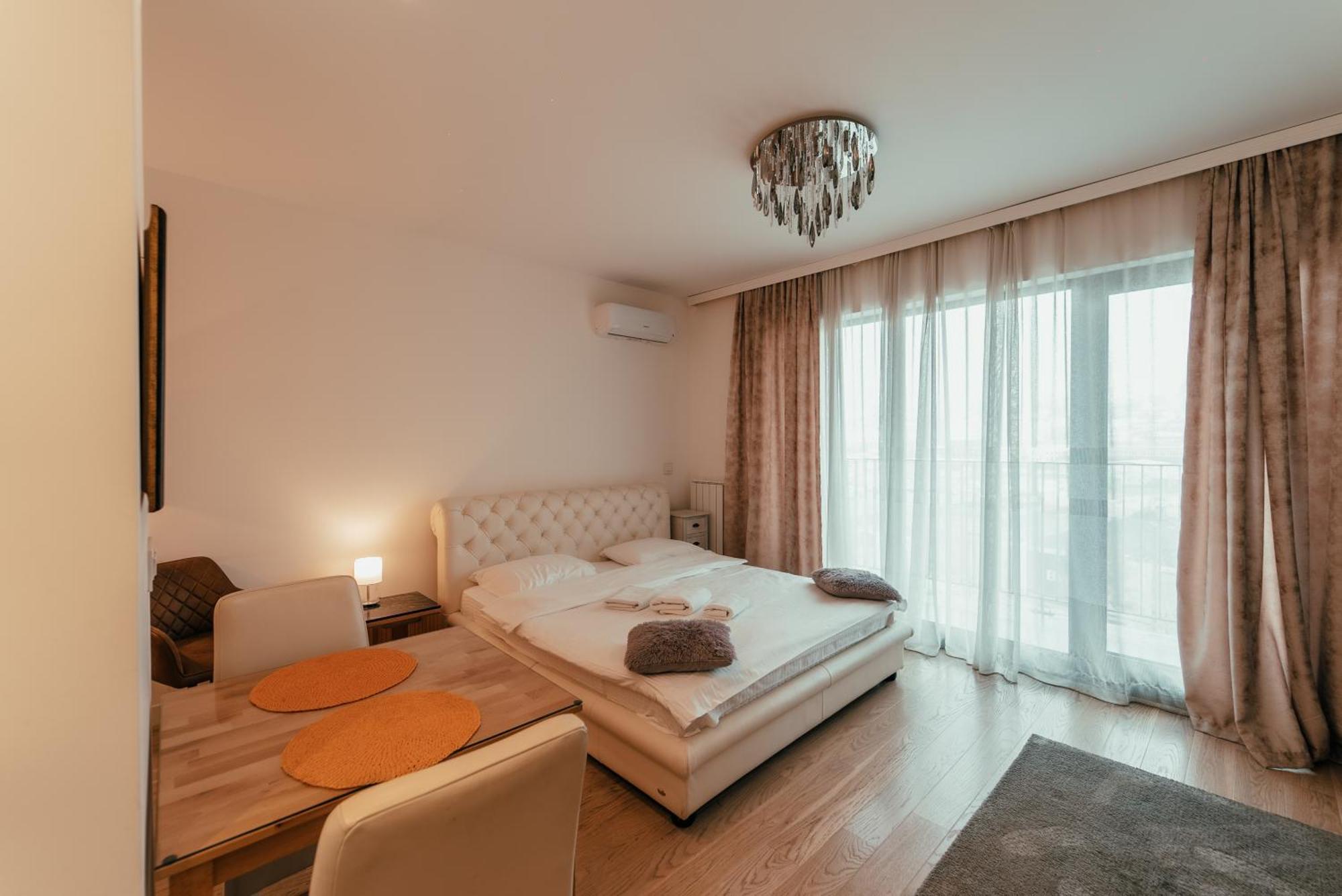 Waterfront Mirage Apartment